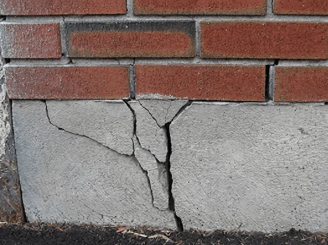 Concrete foundation with serious structural damage in Jackson, MS